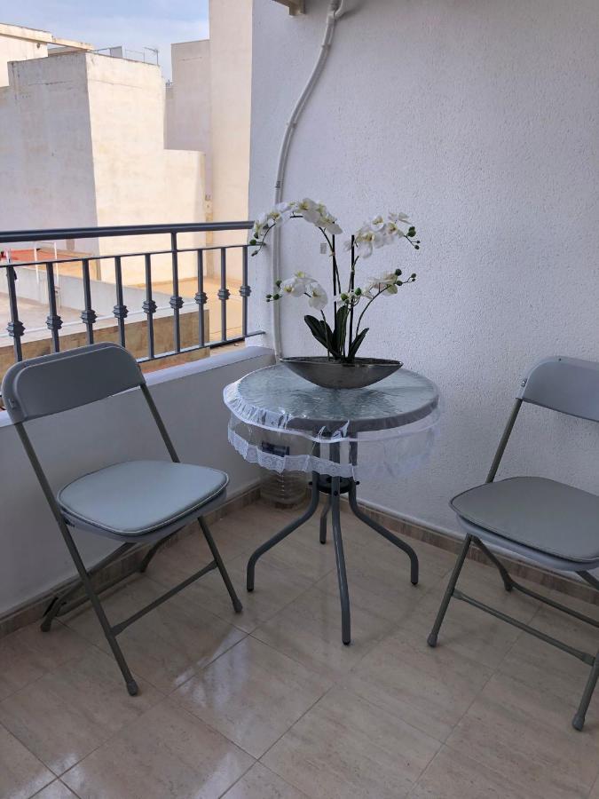 Schoene Wohnung Mit Pool , Wi-Fi Und Privat Garage Torrevieja Exterior foto