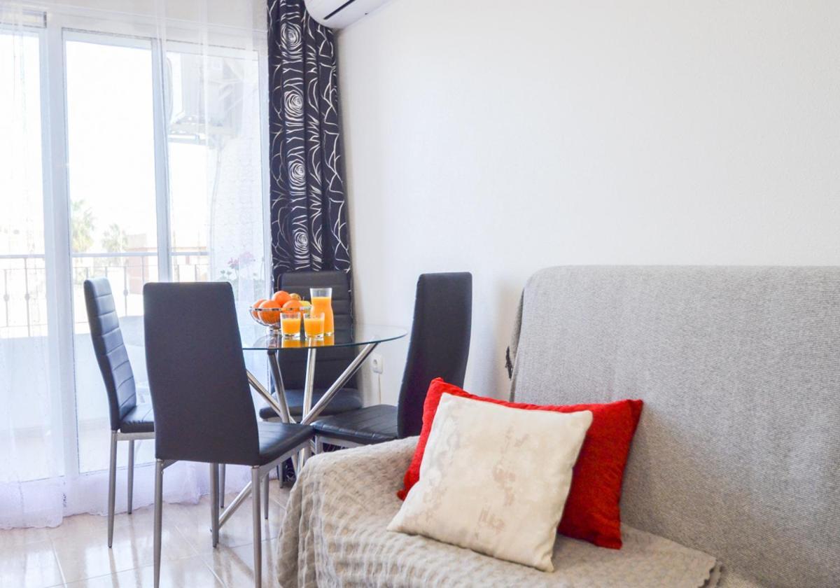 Schoene Wohnung Mit Pool , Wi-Fi Und Privat Garage Torrevieja Exterior foto