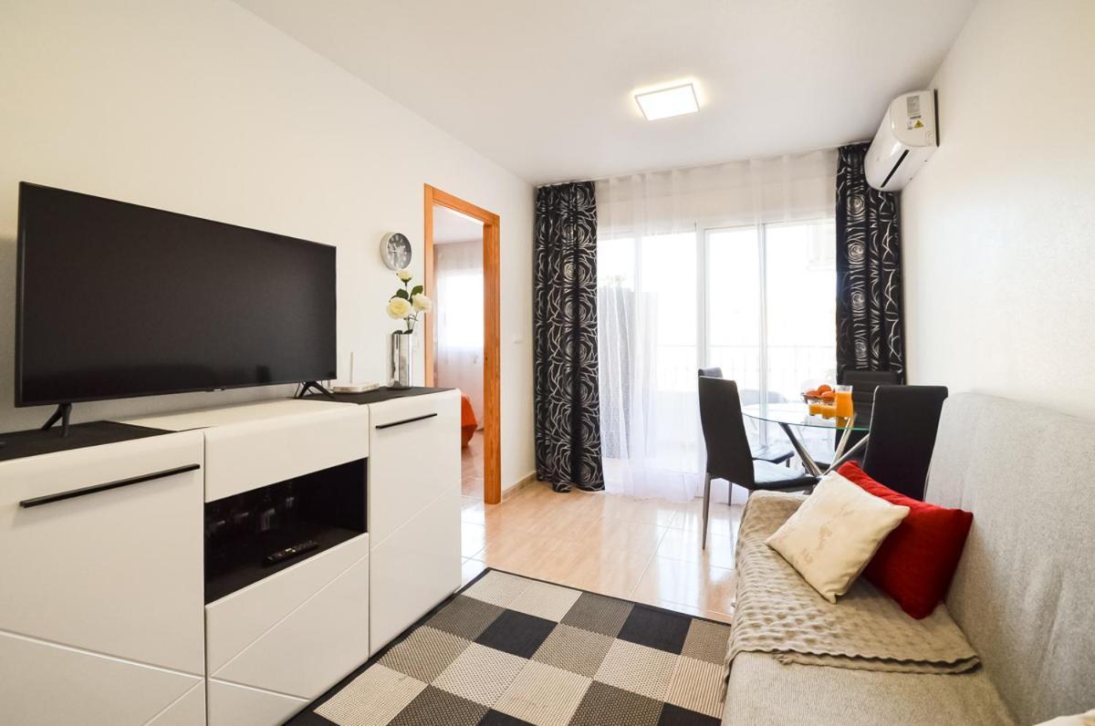 Schoene Wohnung Mit Pool , Wi-Fi Und Privat Garage Torrevieja Exterior foto