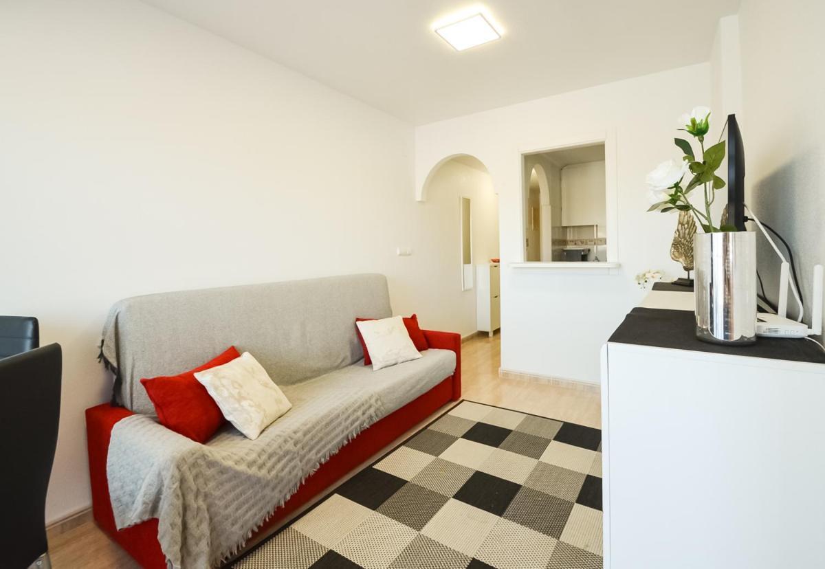 Schoene Wohnung Mit Pool , Wi-Fi Und Privat Garage Torrevieja Exterior foto