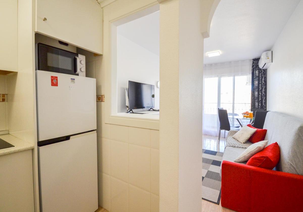 Schoene Wohnung Mit Pool , Wi-Fi Und Privat Garage Torrevieja Exterior foto