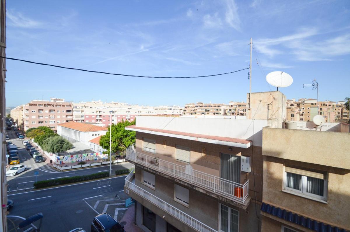 Schoene Wohnung Mit Pool , Wi-Fi Und Privat Garage Torrevieja Exterior foto