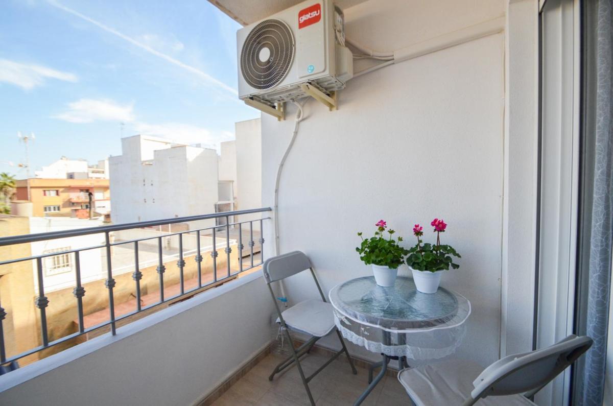 Schoene Wohnung Mit Pool , Wi-Fi Und Privat Garage Torrevieja Exterior foto